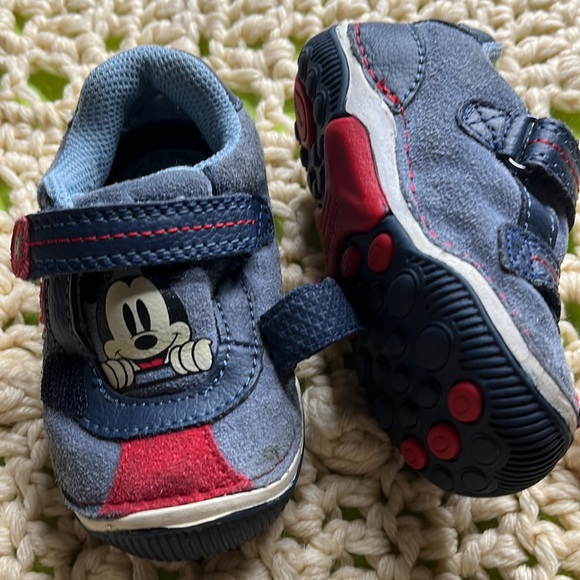 SOLD SOLDDisney Stride rite  Hidden Mickey Velcro sneaker toddler baby - Picture 2 of 10
